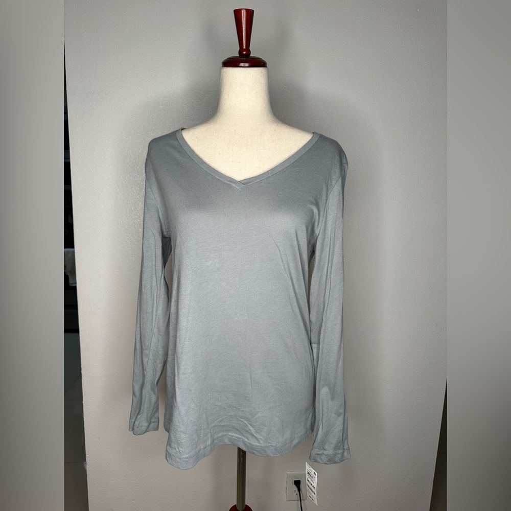 Very Comfty Pajama set. Top and bottom 2 pieces Color Gray